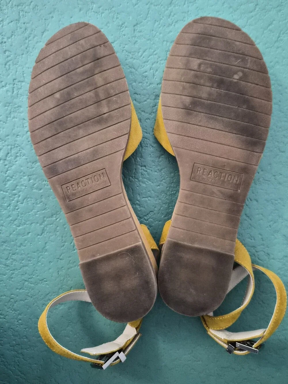 Kenneth Cole Reaction Jolly Mustard Yellow Suede Flat Sandals 7.5